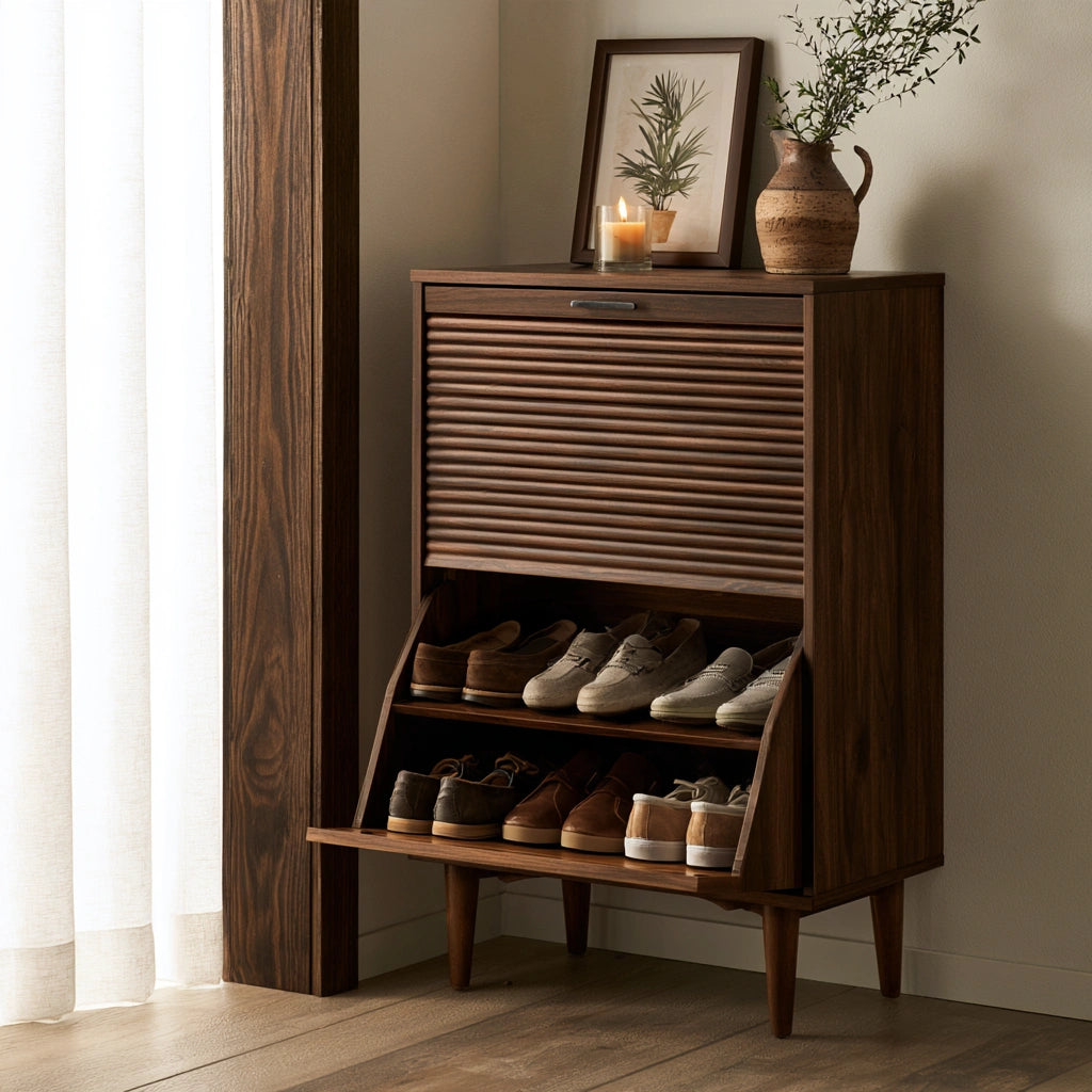 Schuhschrank, aus Holz, Farbe: hellbraun